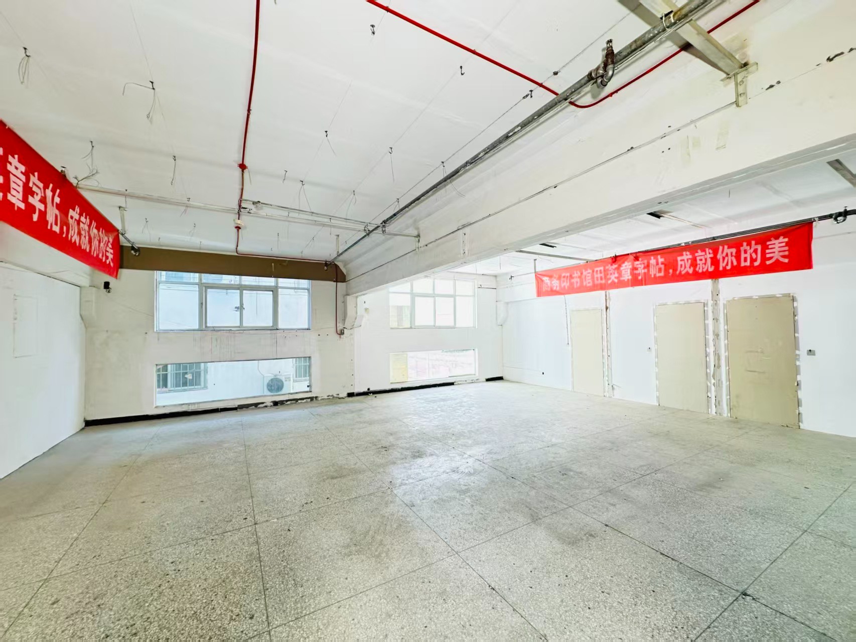 涧东路重点吸引人工智能应用、数字经济、电商直播、智能制造服务、软件开发、科技创新企业及创业团队入驻